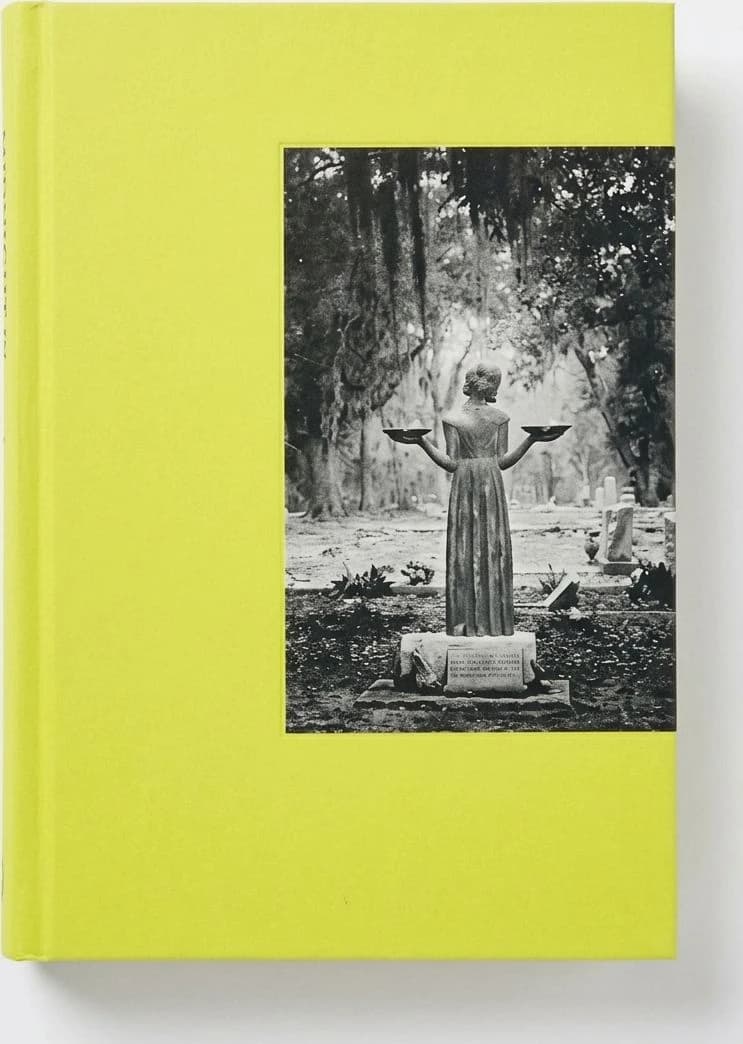Cover of Midnight in the Garden of Good and Evil by John Berendt