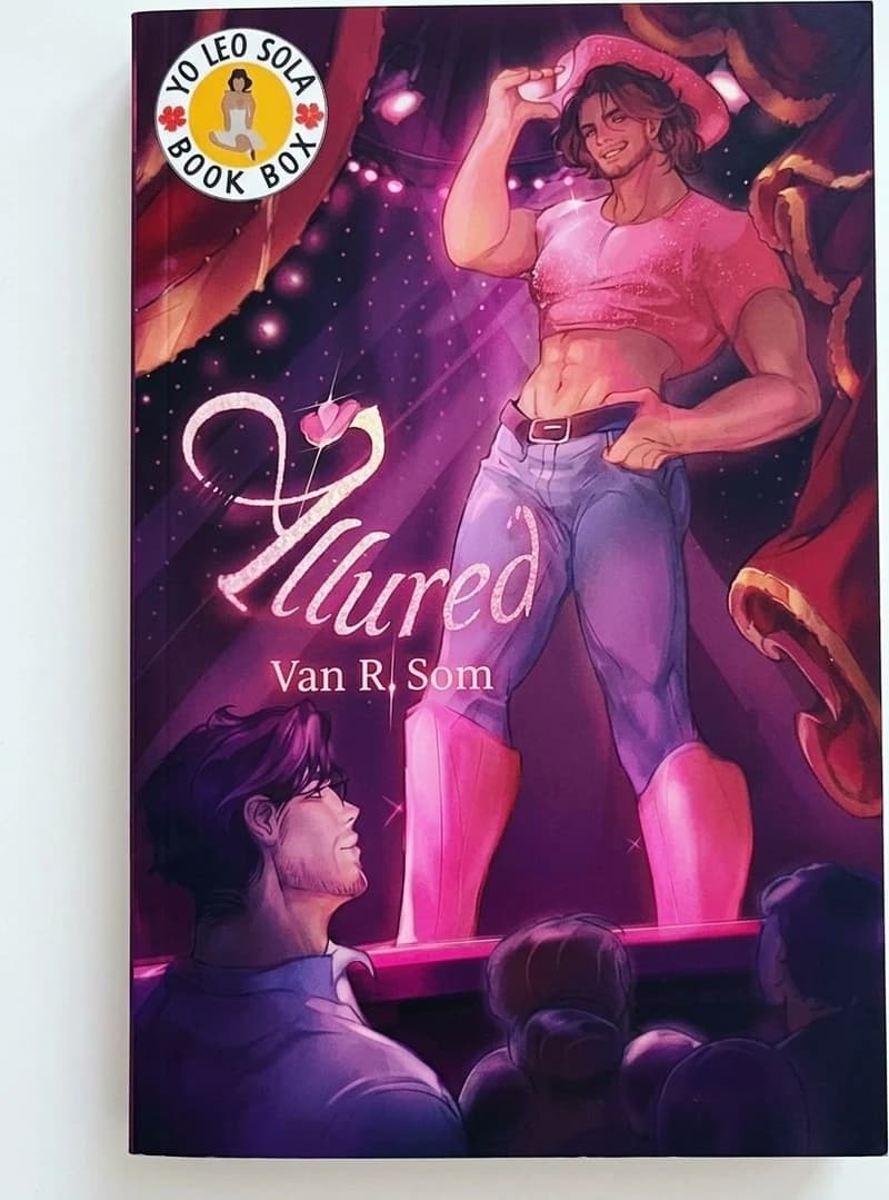 Cover of Allured, Hers to Rule & Warmer, Colder set by Alexia Onyx, Coral Alejandra Moore, Van R. Som